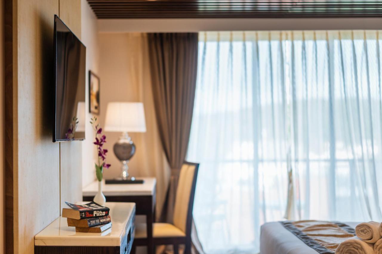 Regenta Central Imperial Candolim Goa Exteriör bild