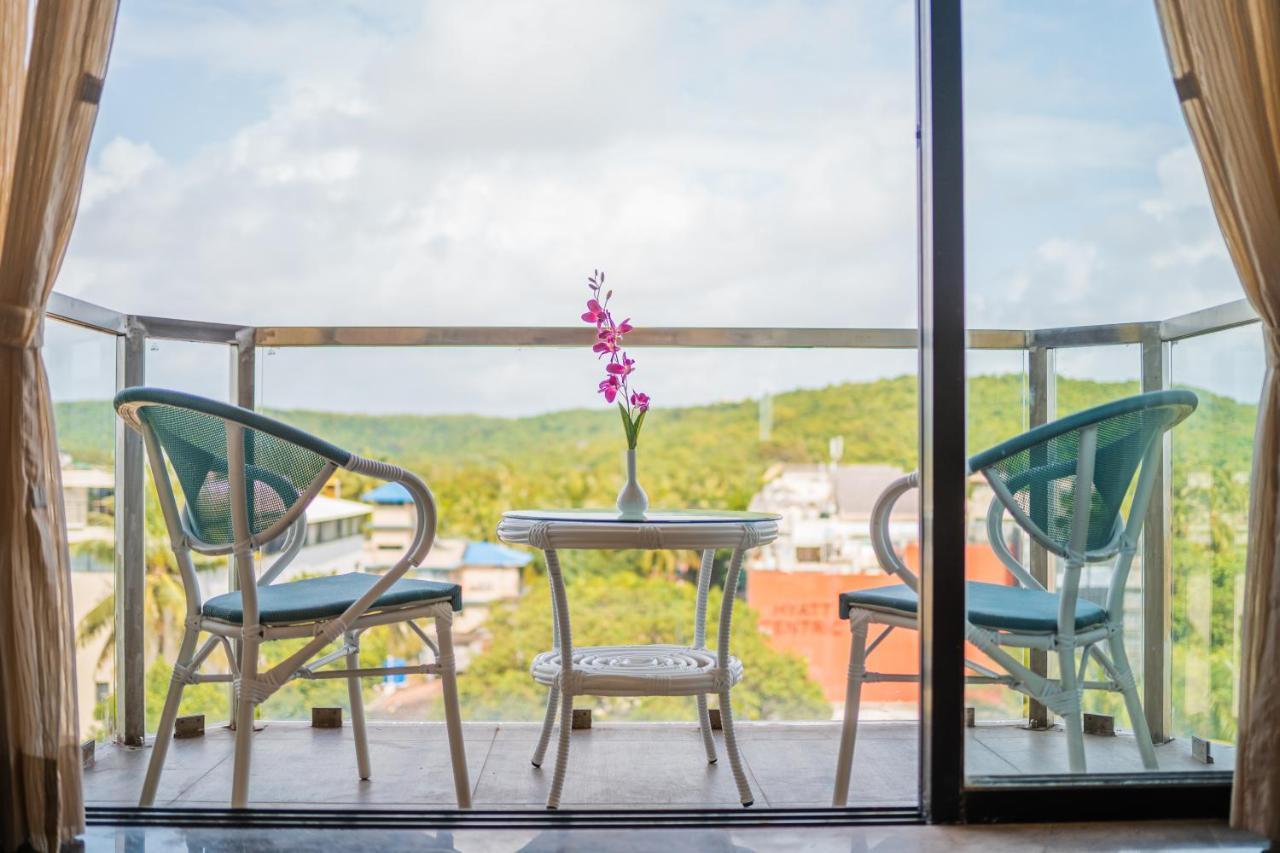 Regenta Central Imperial Candolim Goa Exteriör bild