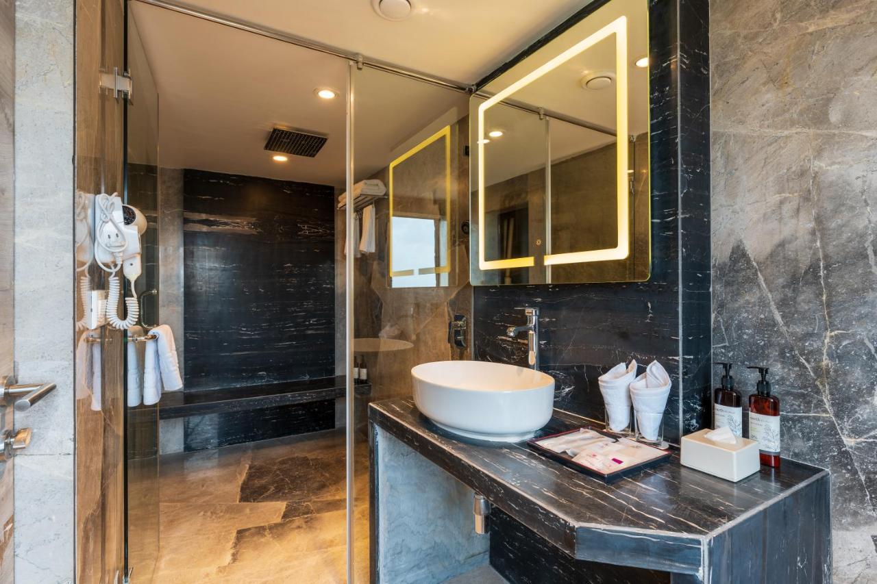 Regenta Central Imperial Candolim Goa Exteriör bild