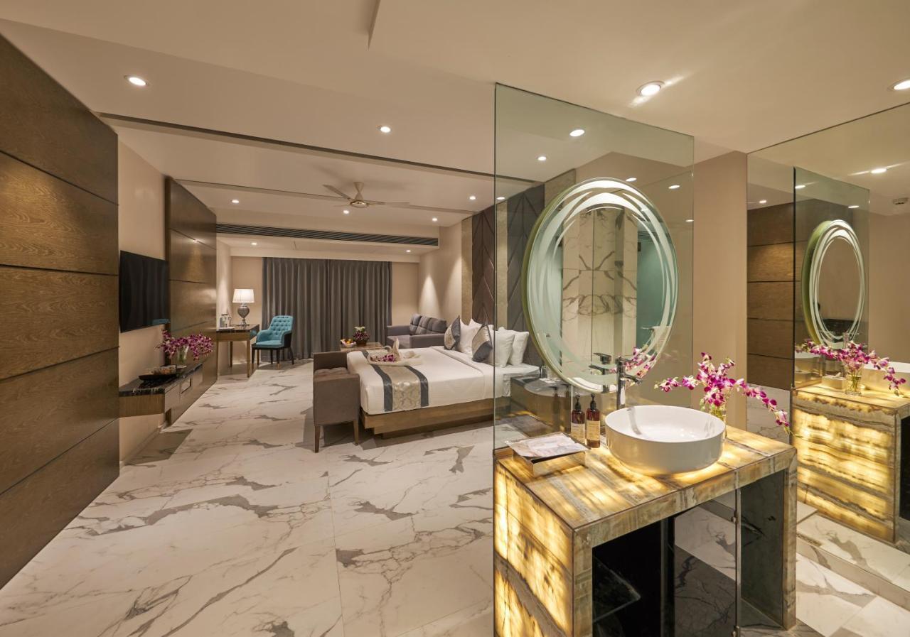 Regenta Central Imperial Candolim Goa Exteriör bild