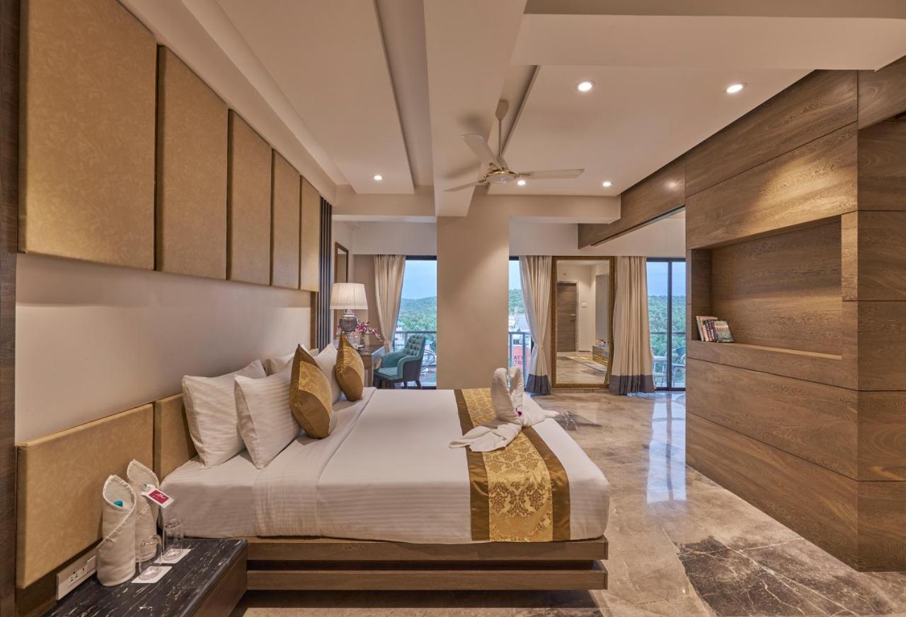 Regenta Central Imperial Candolim Goa Exteriör bild