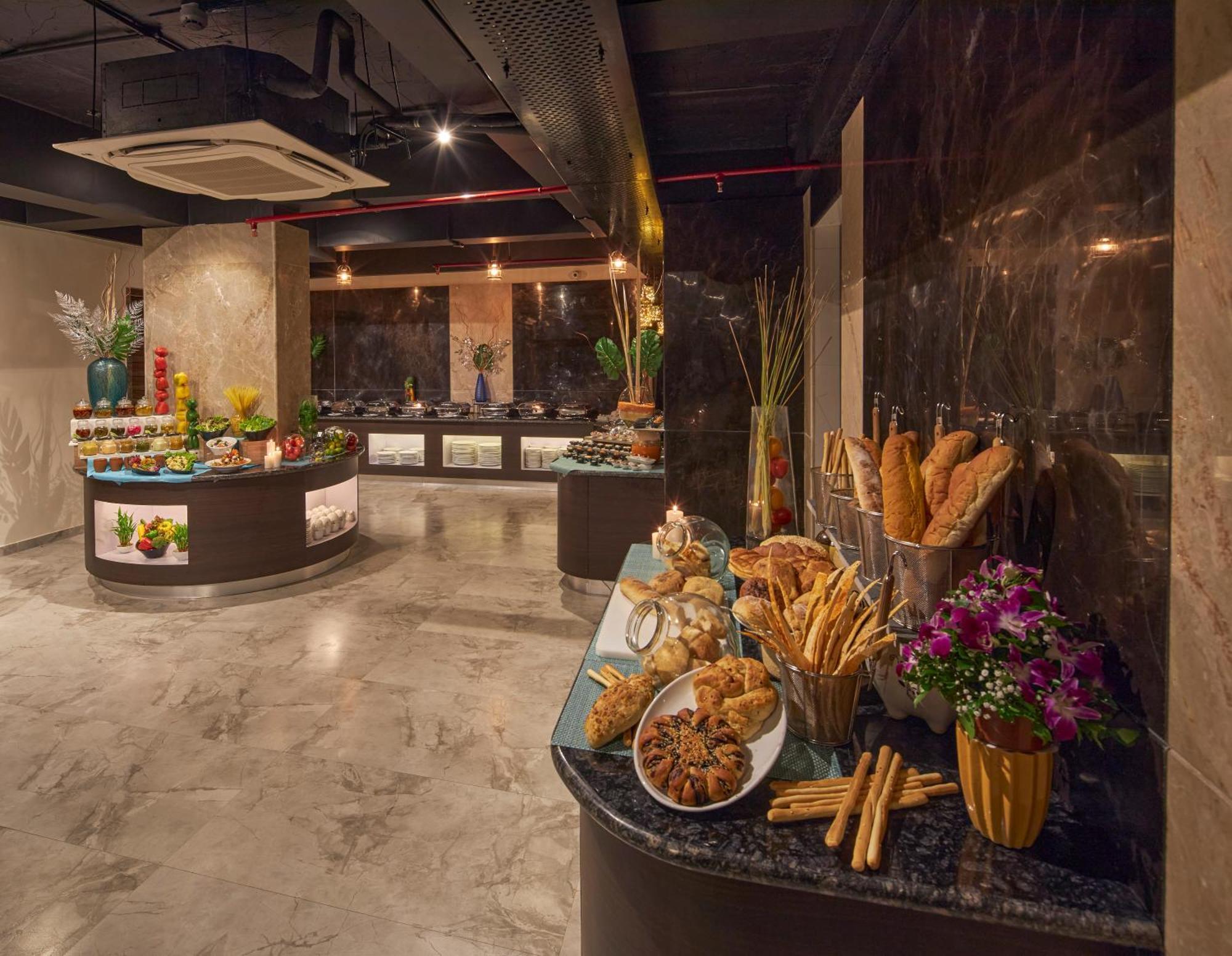 Regenta Central Imperial Candolim Goa Exteriör bild